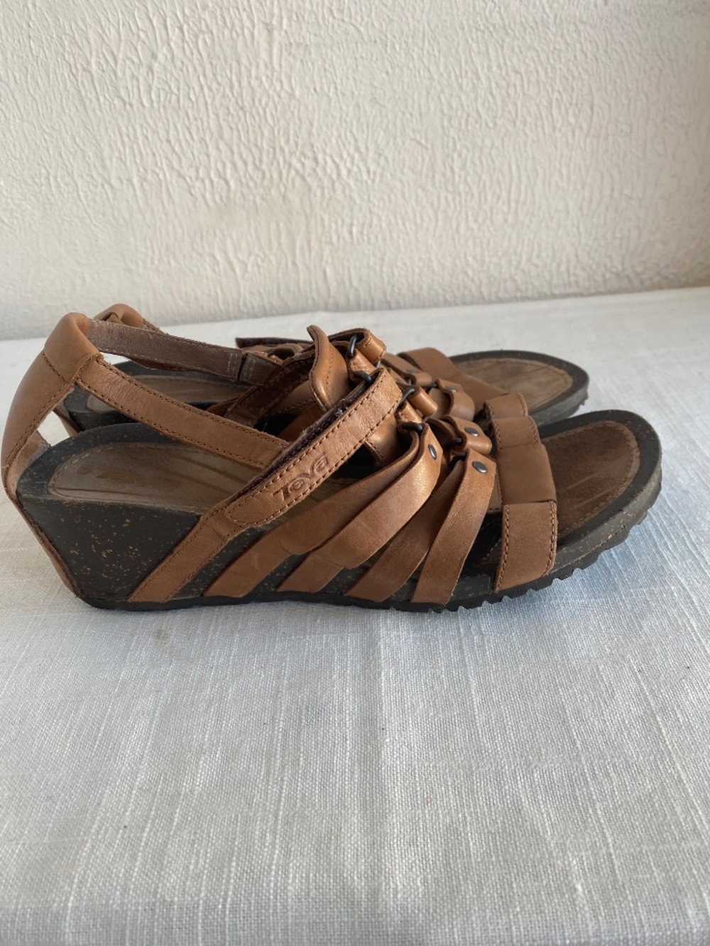 Teva Cabrillo brown leather wedge sandals Size 9